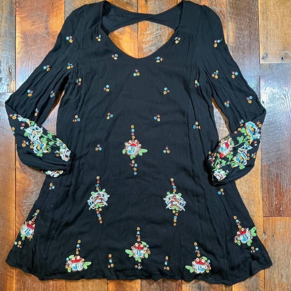 Chic Black Floral Embroidered Long Sleeve Dress